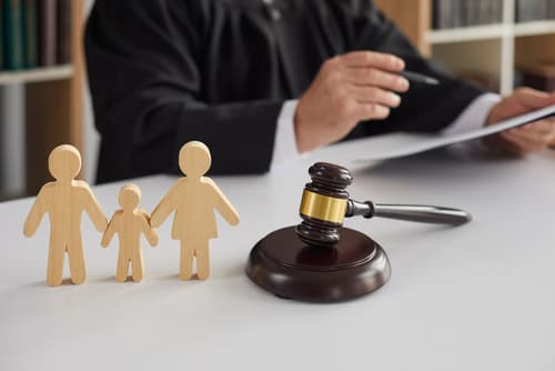 judge reviewing child custody case