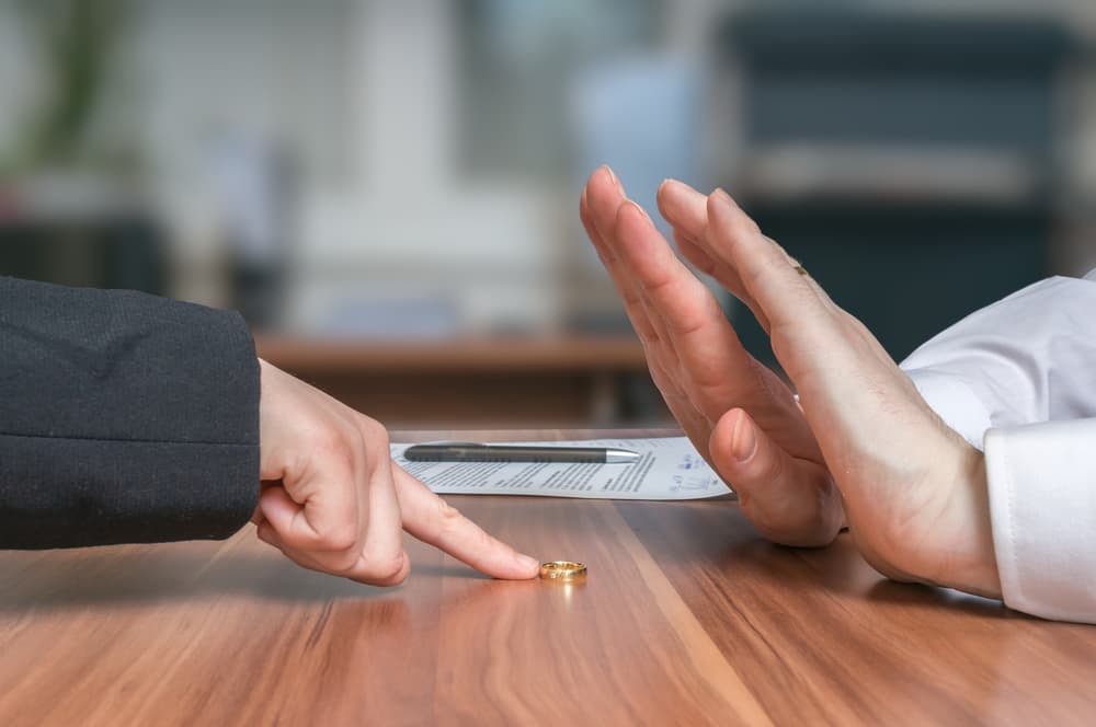 Wife is returning wedding ring to her disappointed husband who disagree for divorce