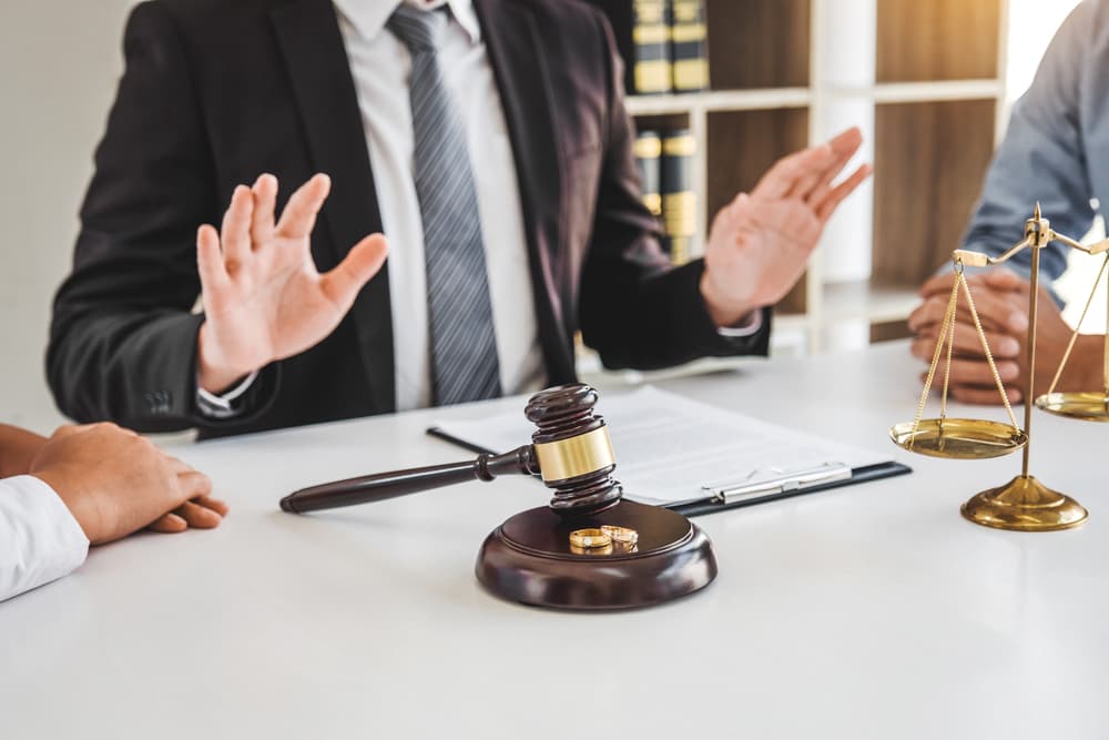 Mediation between marriage, husband and wife during divorce process